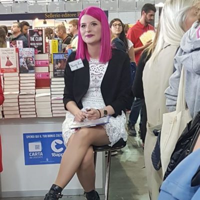 Salone del libro 2019 - Firmacopie allo stand Newton Compton