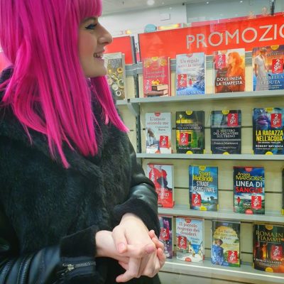 "Dove inizia la tempesta" in vetrina alla Mondadori Bookstore di Silea.